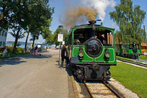 Die Chiemseebahn: Die älteste Dampfstraßenbahn der Welt.