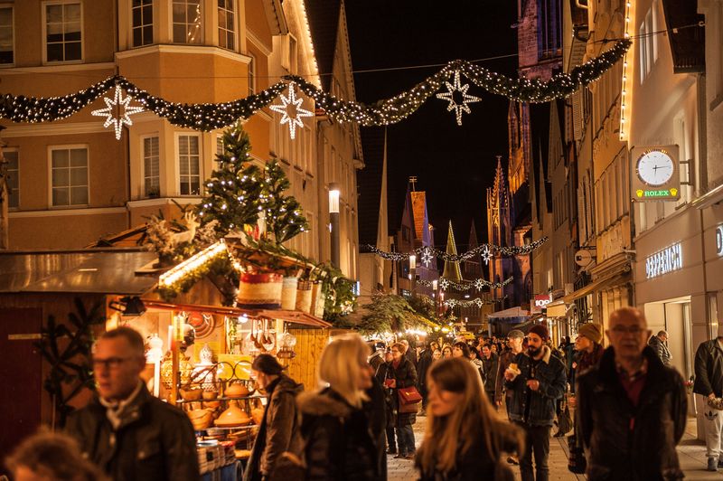 Obere Wilhelmstraße auf dem Weihnachtsmarkt in Reutlingen