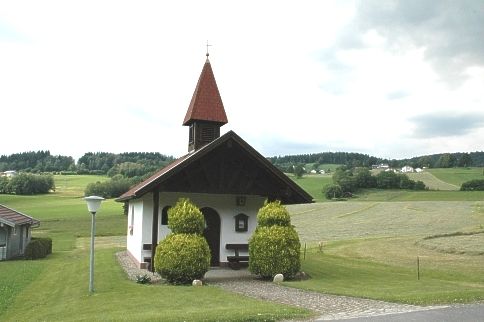 Blick auf die Dorfkapelle Hinterklessing in der Gemeinde Rinchnach