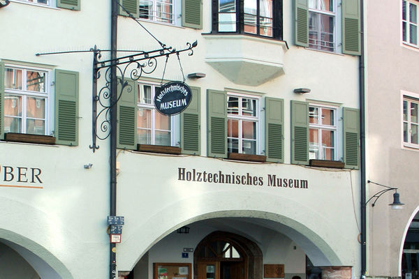Außenansicht des Holztechnischen Museums Rosenheim