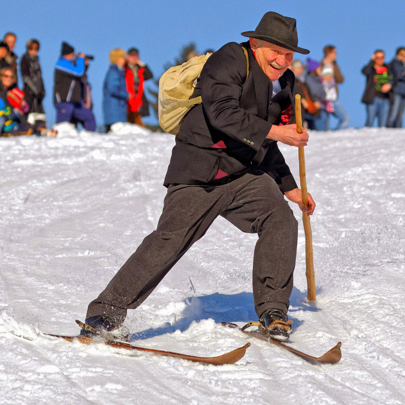 Das Nostalgie Skirennen in Sankt Englmar findet alle drei Jahre statt