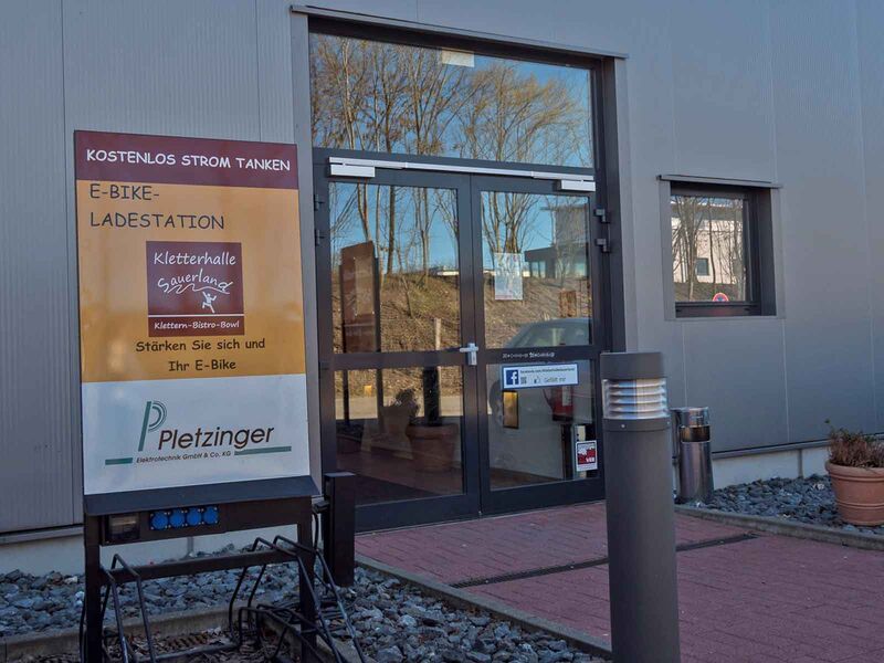E-Bike-Ladestation an der Kletterhalle Sauerland in Schmallenberg
