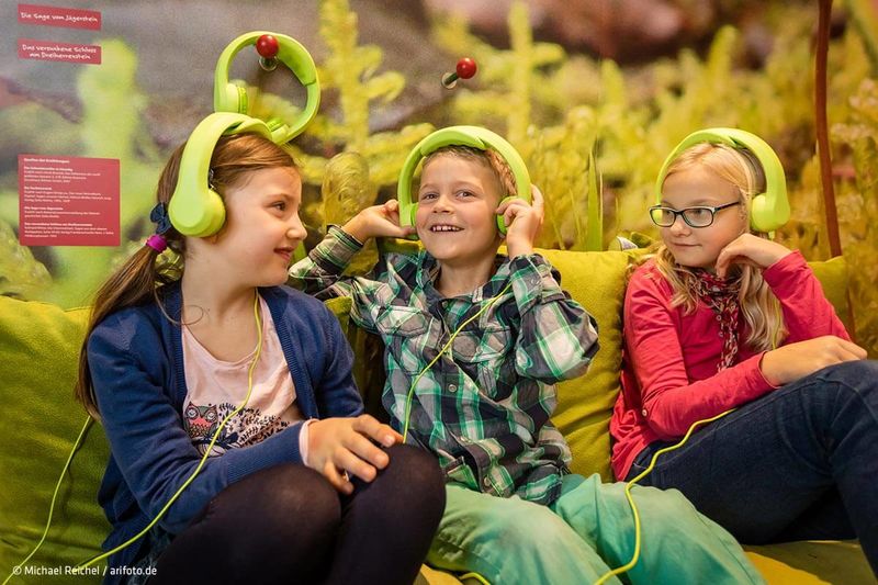 Kinder im Informationszentrum Schmiedfeld am Rennsteig