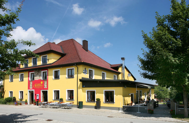 Blick auf den Gasthof zum Sonnenwald in Schöfweg