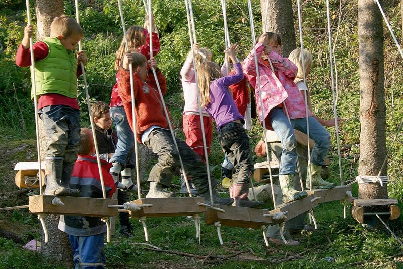 Kinderspaß im Arbenteuerspielplatz Koboldswelten in Schönberg am Teufelsfelsen