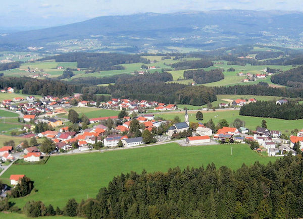 Unweit des Dreisesselberges, östlich der Dreiflüssestadt Passau liegt im südlichen Bayerischen Wald der Ferienort Sonnen.