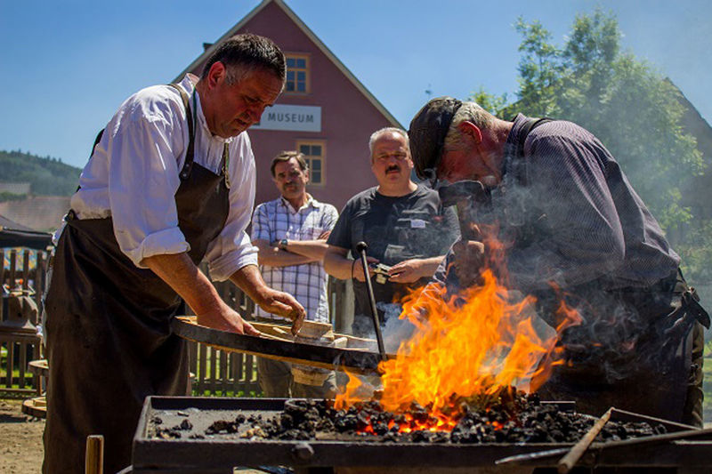 Schmiedefeuer am Korkenzieher- und Metallhandwerksmuseum