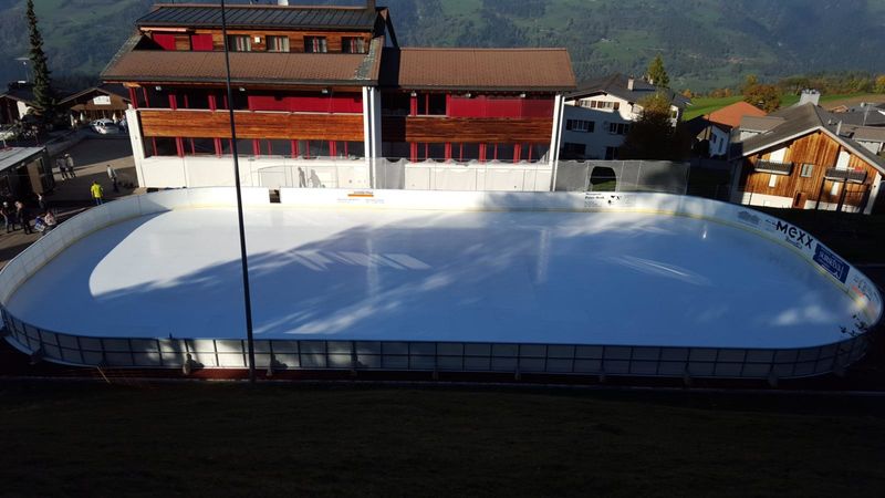 Natureisfeld/synthetisches Eisfeld Surcuolm