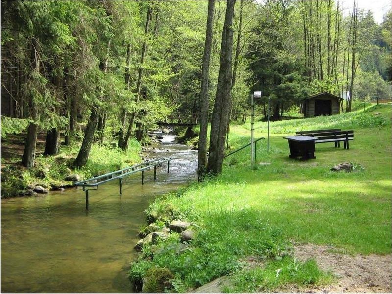 Wassertretbecken Riedbachtal in der Nähe des Freibades der Stadt Viechtach