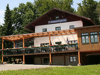 Blick auf den Landgasthof Waldcafe bei Waldmünchen