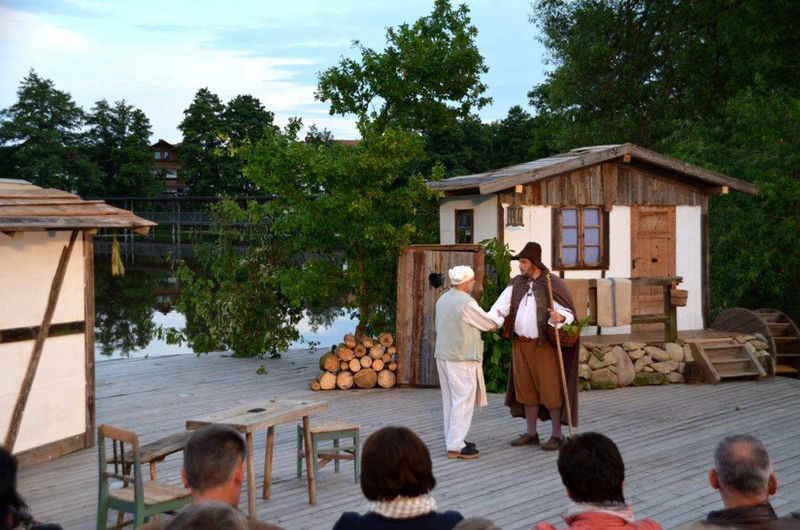 Freilichtspiel auf der Seebühne in Wiesenfelden.