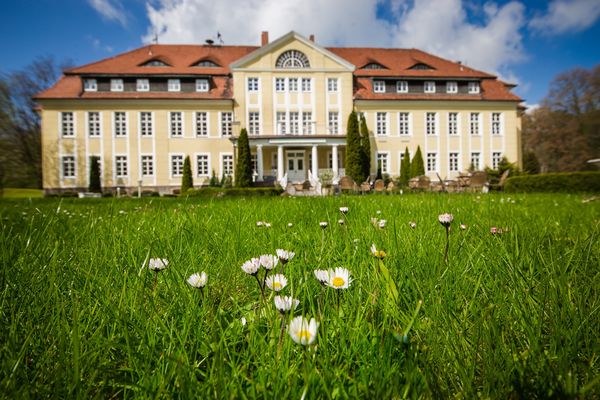 Schloss Wulkow, Foto: Tourismusverband Seenland Oder-Spree