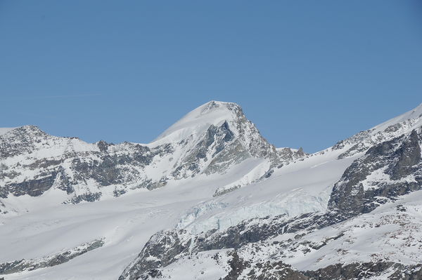 Das Allalinhorn gilt als leichtester 4000er der Alpen. Aber immer empfohlen: ein Bergführer.