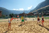Faszinierender Anblick in Zermatt: Beach Volleyball spielen, im Anblick des Matterhorns.