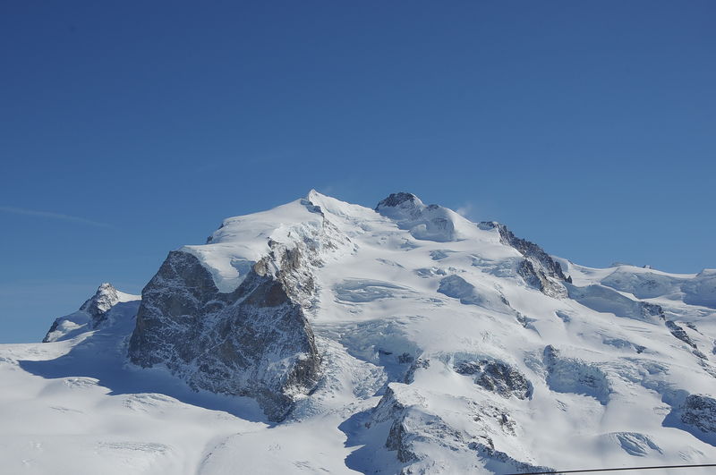 The Monte Rosa massif has seven peaks; the highest is the Dufourspitze (4,634 m).