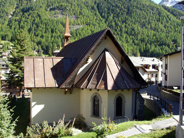 Die Englische Kirche aus dem Jahr 1870: Sie ist auch heute noch eng mit der Bergsteigertradition von Zermatt verbunden.