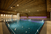 Neben dem Schwimmbad stehen Gästen auch eine Finnische Sauna und ein Aroma-Dampfbad zur Verfügung.