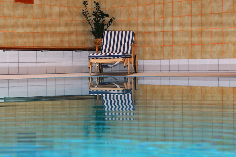Piscine intérieure de l'hôtel Schweizerhof, Zermatt: 12,5 m de long sur 6,5 m de large.