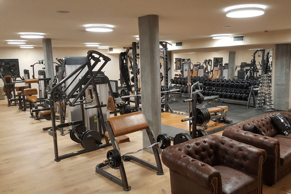 The largest fitness centre in Zermatt offers classic equipment training, functional fitness and group courses.