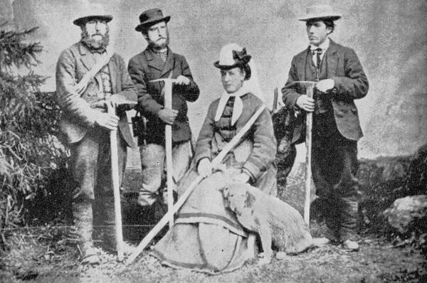 Meta Brevoort mit Hündin Tschingel, ihrem Neffen und zwei Bergführern    