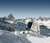 Beliebte Skitourenhütte bei Zermatt: die SAC Hütte Monte Rosa, hoch über dem Gornergletscher.