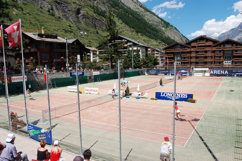 Tennis courts in the centre of Zermatt: the Obere Matten sports and leisure area.
