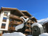 Das Themenhotel Matterhorn Lodge wurde 2012 eröffnet. Dessen Besitzer Harry Lauber liess den Steinbockbrunnen errichten.