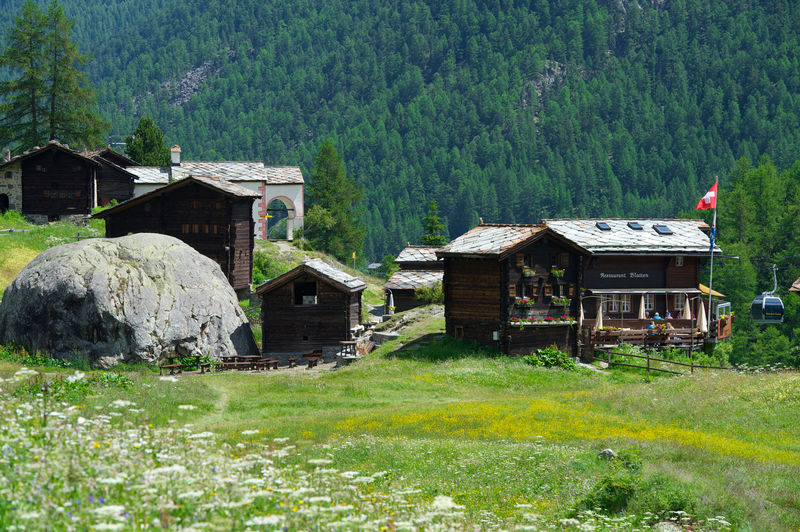 Due to its mountain gastronomy and its chapel, Blatten is also a popular destination for summer excursions.