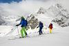 Les guides de montagne adoptent une technique sûre sur neige et sur glace, également pour le hors-piste.
