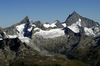 Like pointed teeth: the Zinalrothorn (left) and Weisshorn (right) in summer.