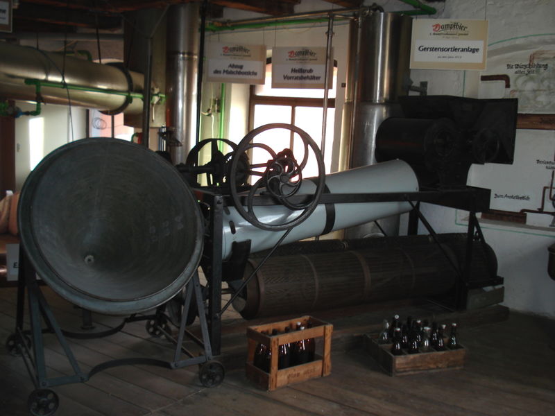 Gerstensortieranlage in der 1. Dampfbierbrauerei Zwiesel