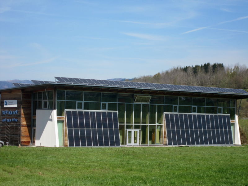 Blick auf das Naturpark-Informationshaus in Zwiesel im ArberLand Bayerischer Wald